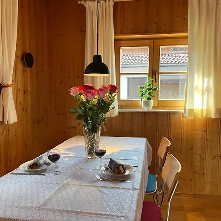 Haeuschen Kunterbunt Mittenwald