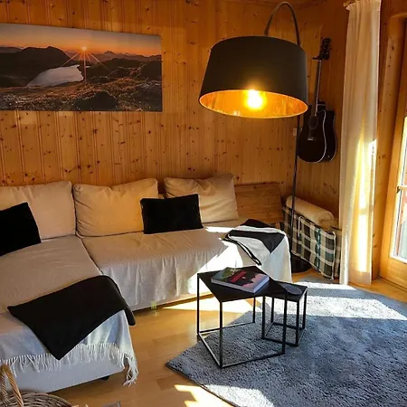 Holiday home Haeuschen Kunterbunt